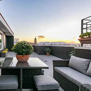 https://livemalaga-terrace-deluxe.1costadelsol.com